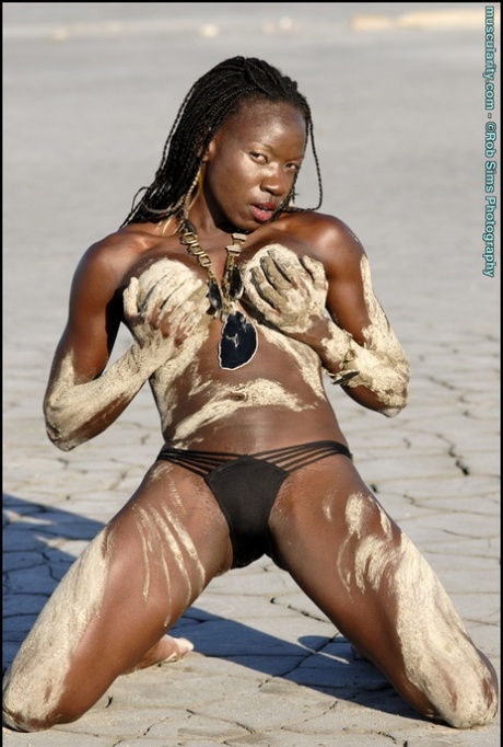 African Zarah Star free naked image