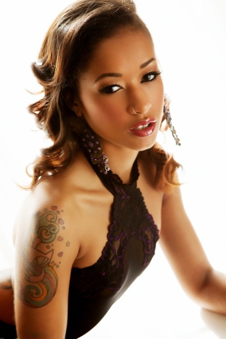 Skin Diamond model beautiful gallery