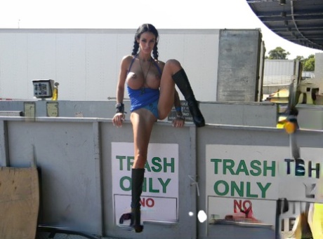 Brazzilian Skinny Solo porno image