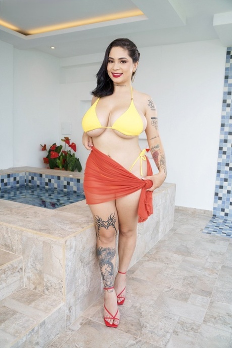 Latina Short Bbw art naked picture