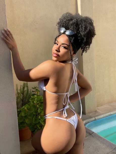 Brazzilian Courtney beautiful nude image