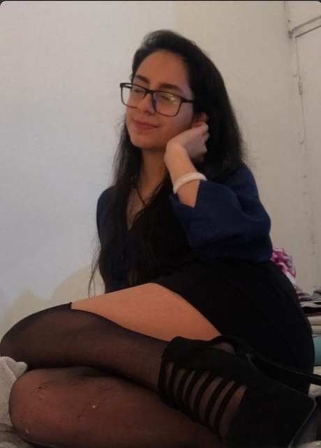 Latina Hold hot nude pic