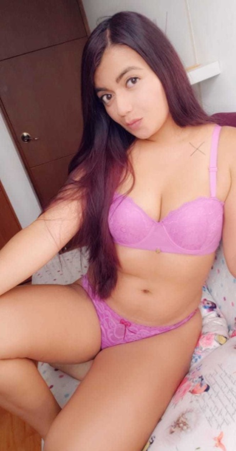 Latina Ellie Tay hot sexy img